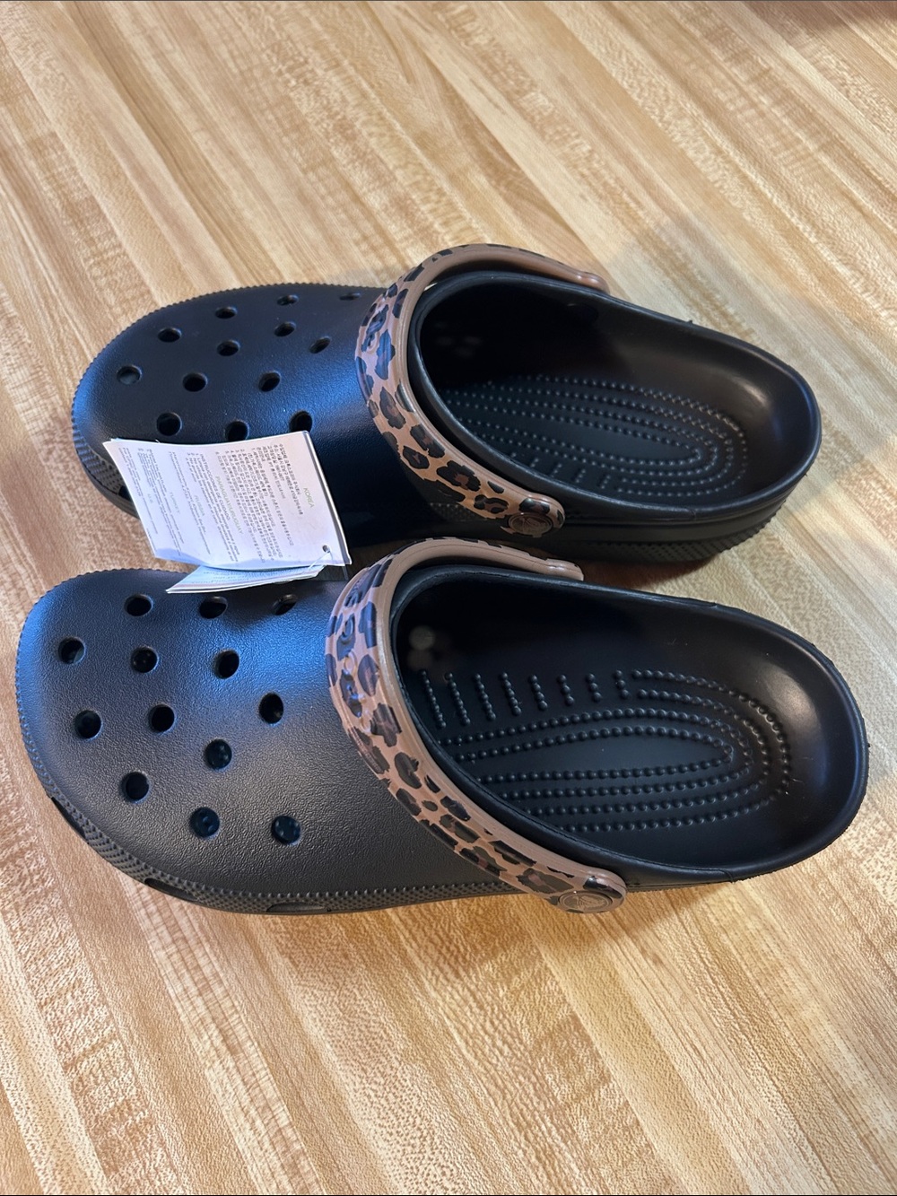 CROCS Black Clog with Leopard-Print Heel Strap